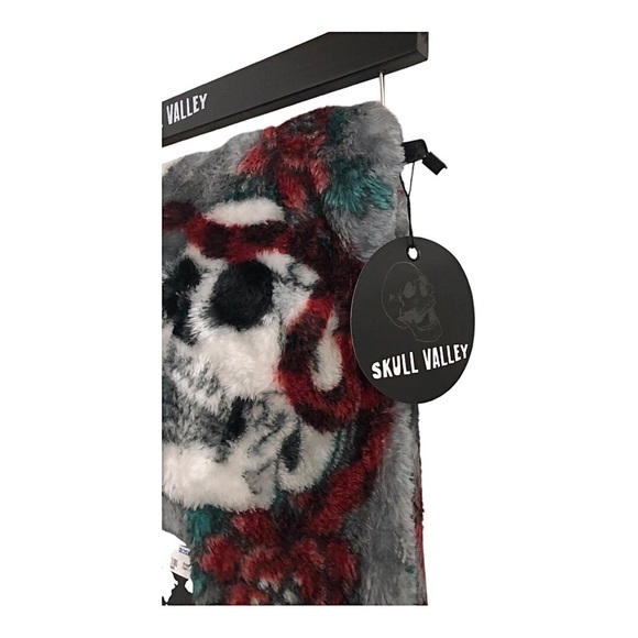 Skull serpent red roses printed‎ gray soft velvet plush throw blanket new - Picture 8 of 11